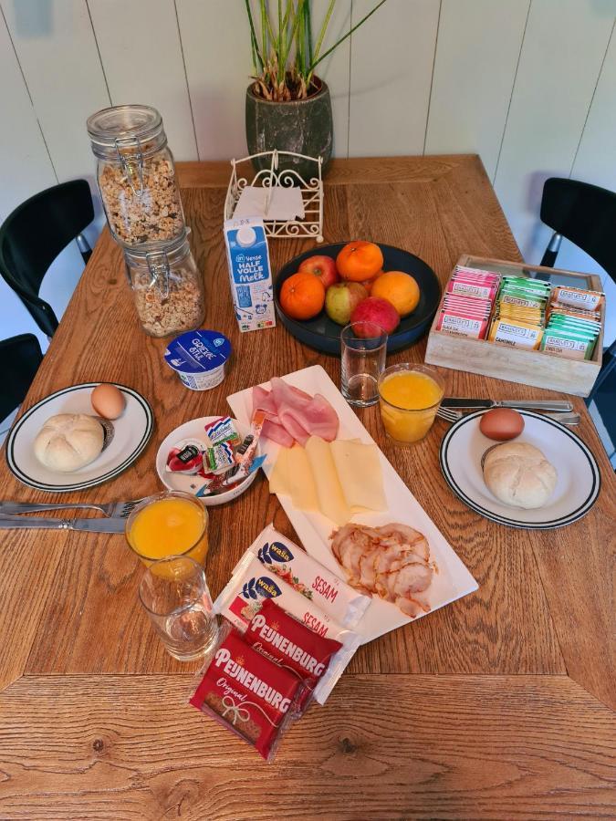 Cafe Brasserie Het Heerenhuis Het Kalf Bagian luar foto