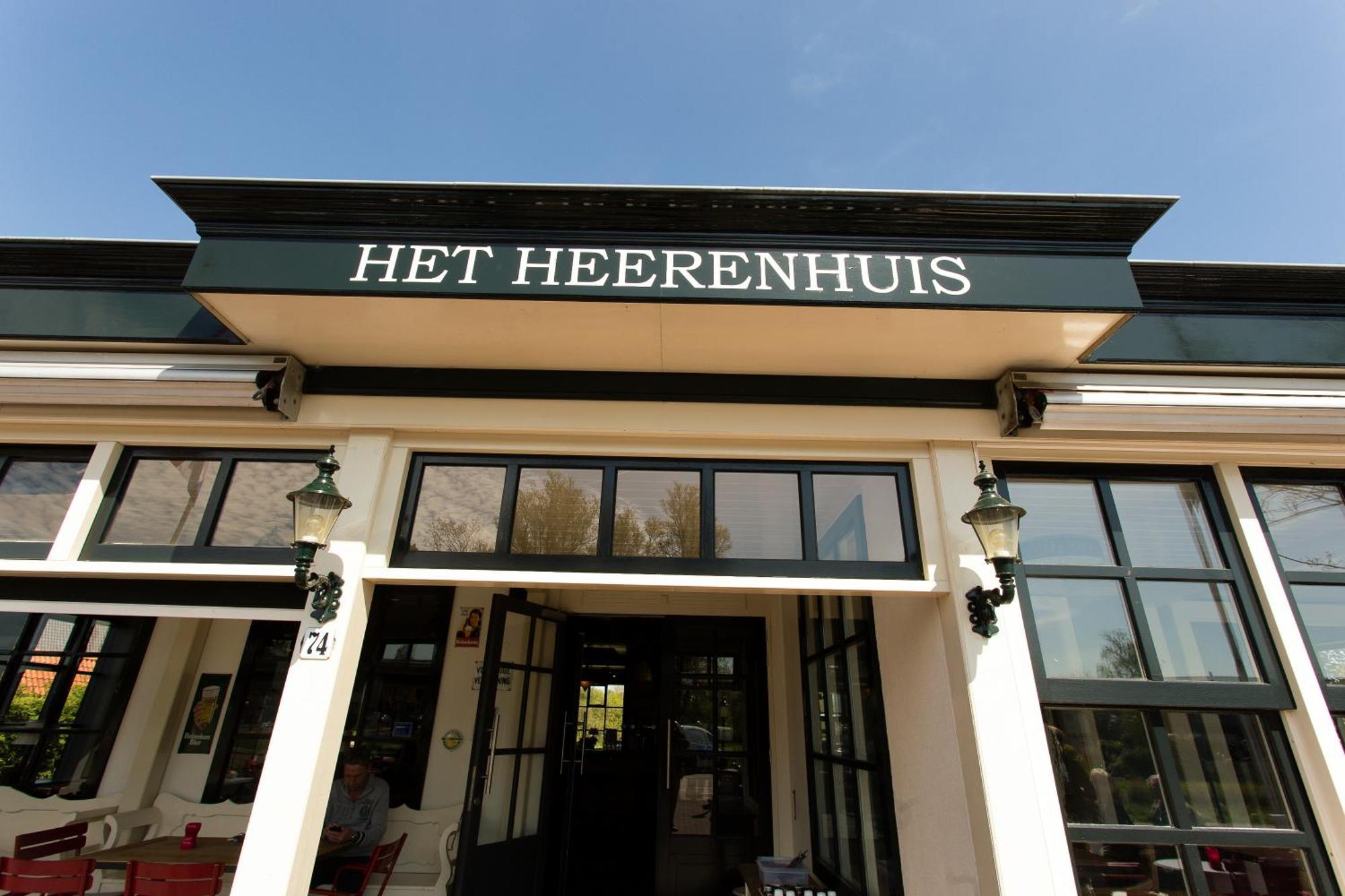 Cafe Brasserie Het Heerenhuis Het Kalf Bagian luar foto