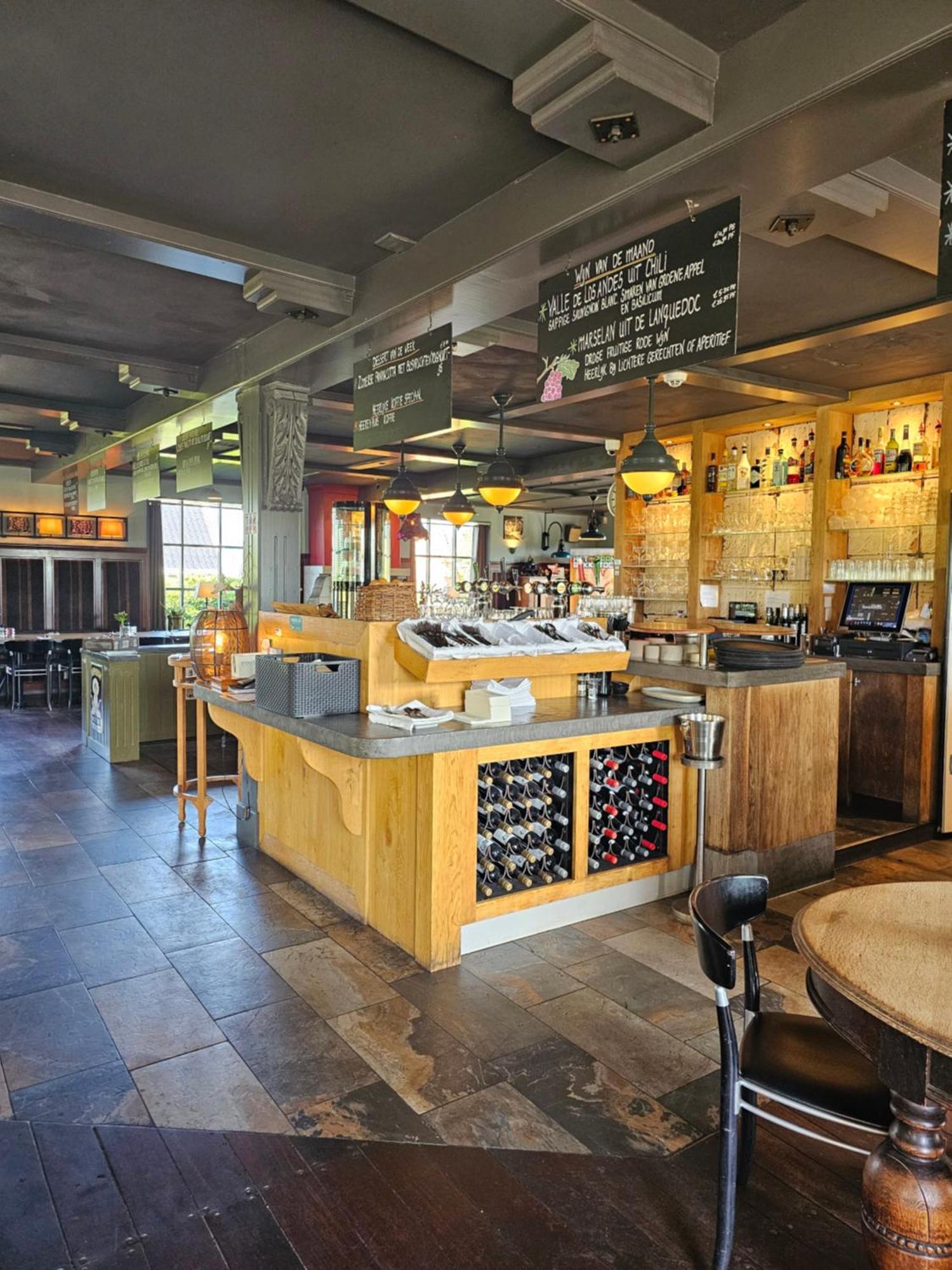 Cafe Brasserie Het Heerenhuis Het Kalf Bagian luar foto