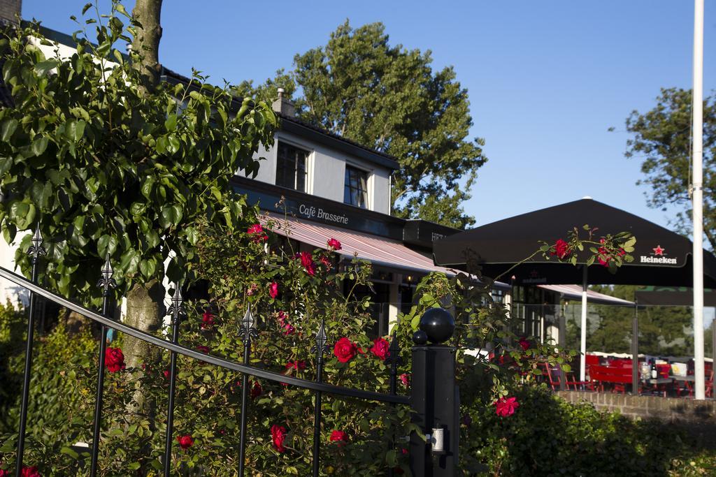 Cafe Brasserie Het Heerenhuis Het Kalf Bagian luar foto