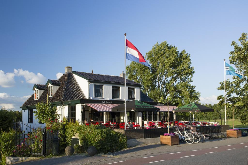 Cafe Brasserie Het Heerenhuis Het Kalf Bagian luar foto