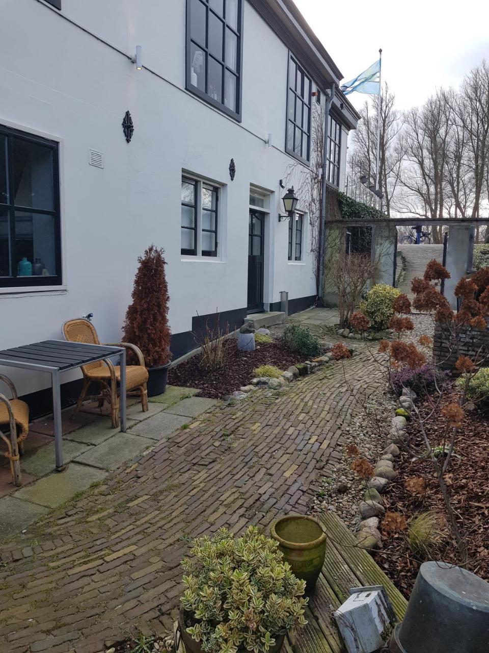 Cafe Brasserie Het Heerenhuis Het Kalf Bagian luar foto