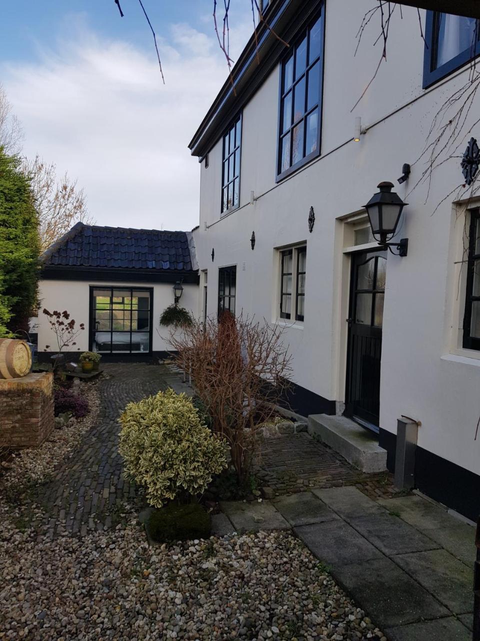 Cafe Brasserie Het Heerenhuis Het Kalf Bagian luar foto