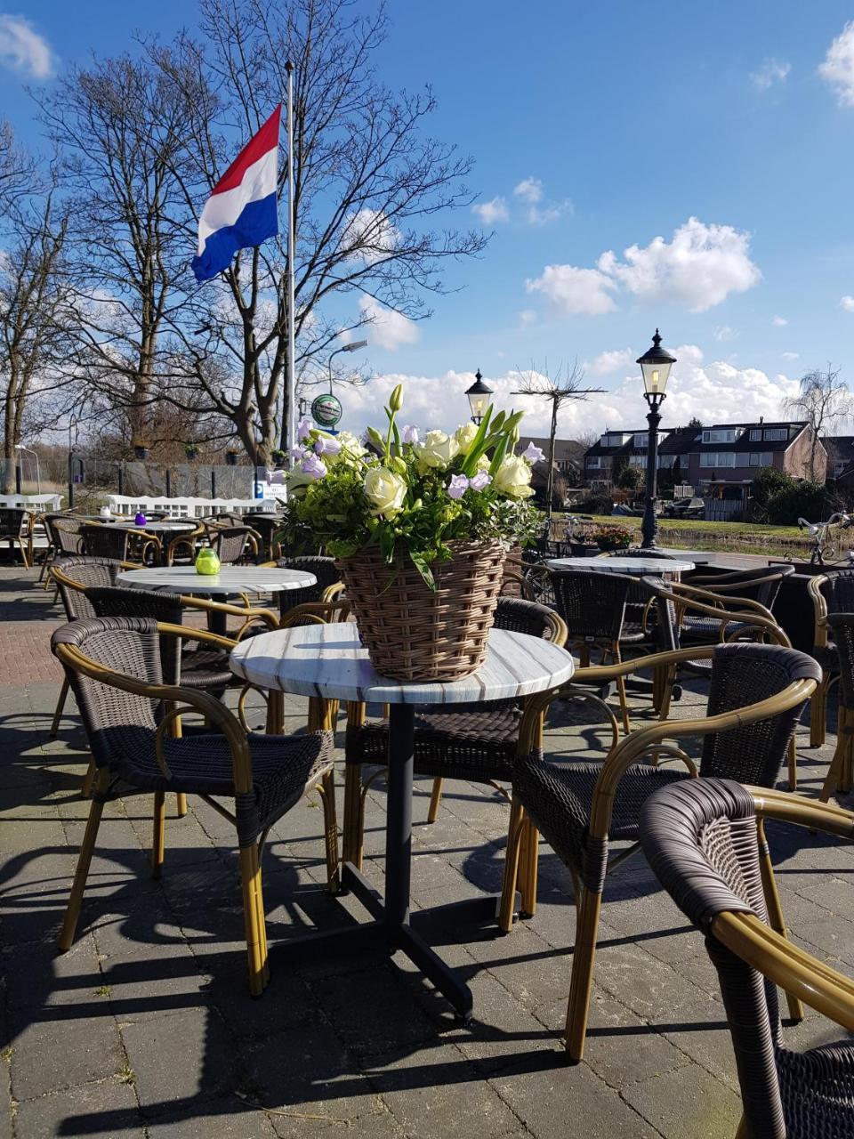 Cafe Brasserie Het Heerenhuis Het Kalf Bagian luar foto